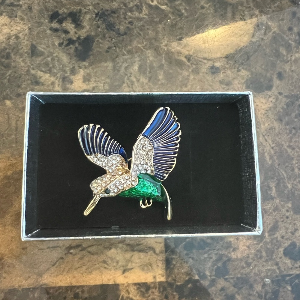 NIB Elegant Hummingbird Brooch with Crystals - Picture 6 of 8